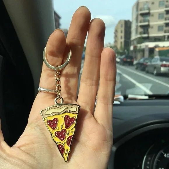 VERAMEAT PIZZA LUV KEYCHAIN PEPPERONI HEARTS NWT ❤️🍕❤️ - Picture 2 of 4